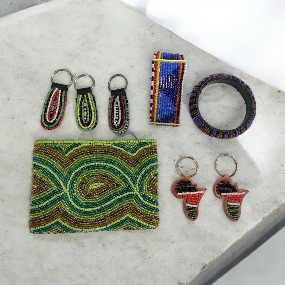 Lot Of Kenyan African Beaded Souvenirs Keychain Bracelets Coin Purse Maasai